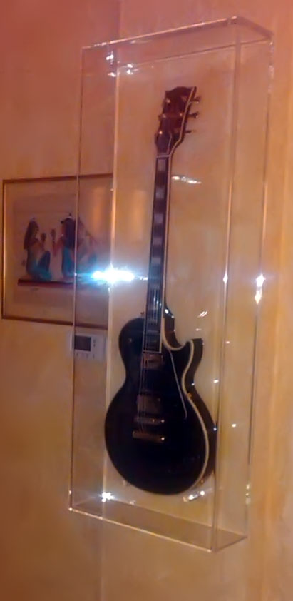 TECA-A-PARETE-chitarra
